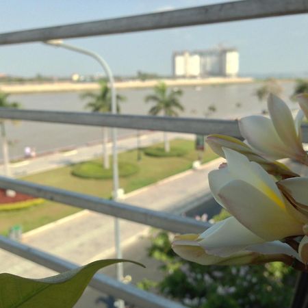 New Season Riverside Hotel Phnom Penh Exterior photo