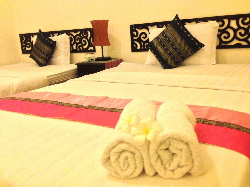 New Season Riverside Hotel Phnom Penh Room photo